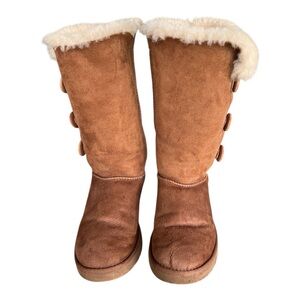 UGG 3-button Chestnut Brown Boots Size 7